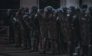 Francuska posle nereda kod Tura: Deset policajaca povređeno