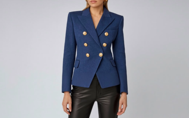 Kako je Balmain sako sa zlatnim dugmićima postao modna uniforma