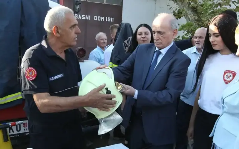 Kruščić odao priznanje herojima Deliblata: 80 miliona za seoske vatrogasce