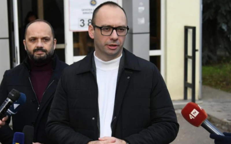 Kurti krši propise, pravo potpredsednika skupštine pripada srpskom narodu