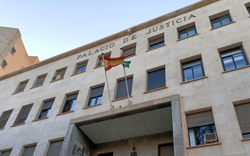 Majka osuđena na 47 godina: Ćerke seksualno iskorišćavala za novac