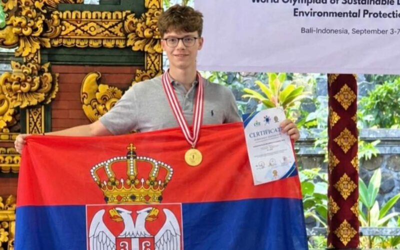 Marko Langović ispisao istoriju Šeste beogradske gimnazije