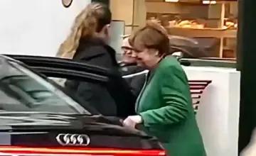 Merkel pod kritikama zbog odlaska u pekaru uz limuzine i obezbeđenje