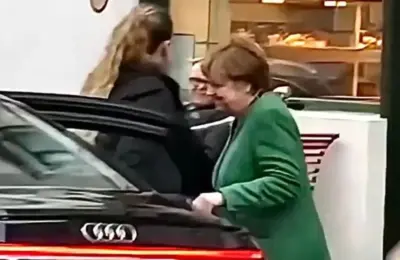 Merkel pod kritikama zbog odlaska u pekaru uz limuzine i obezbeđenje