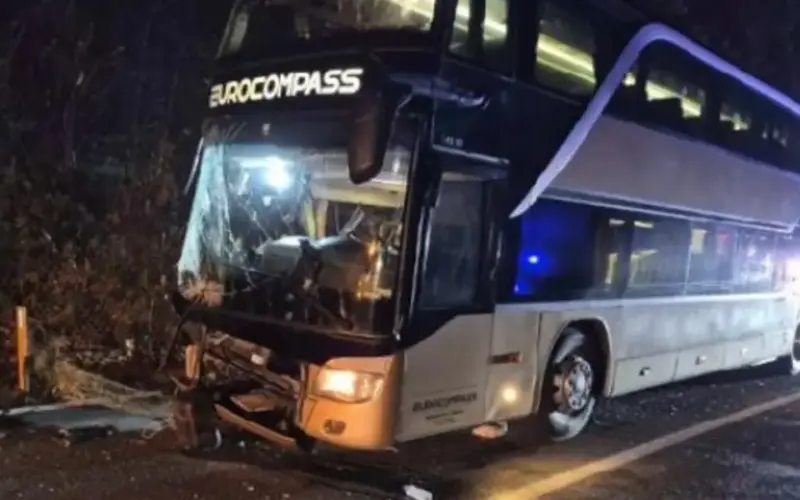 Nesreća u Crnoj Gori: Odron pogodio autobus sa oko 90 učenika, petoro povređeno