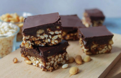 Obožavate Snickers? Ove proteinske kockice prave se bez pečenja