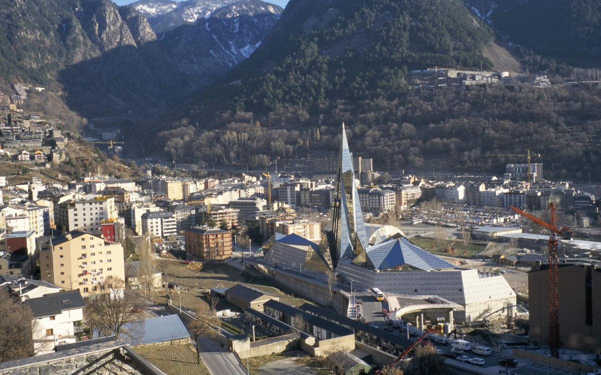 Mala zemlja sa samo 90.000 stanovnika traži radnike: Plate idu i do 5.000 evra, evo koja zanimanja su najtraženija