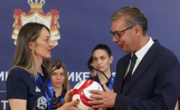 Predsednik Vučić najavio podršku sportovima koji donose medalje: Odbojkašice dobijaju novi dom