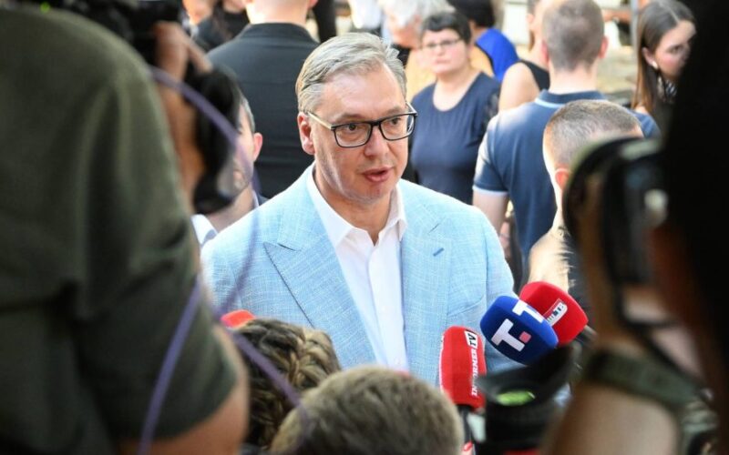 Predsednik Vučić u Parizu: Srbija za stolom na kojem se odlučuje o budućnosti svemira