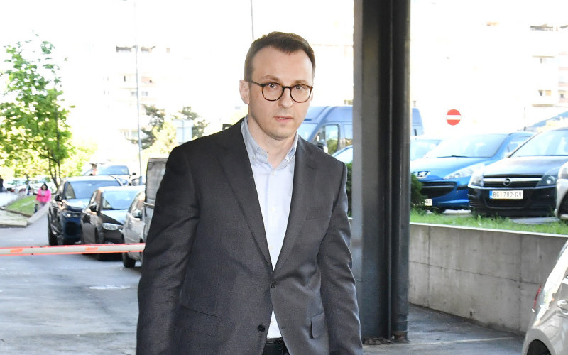 U Prištini se oslikava mural posvećen bivšim vođama OVK, Petković: Politika Prištine je da se zločinci nad Srbima slave
