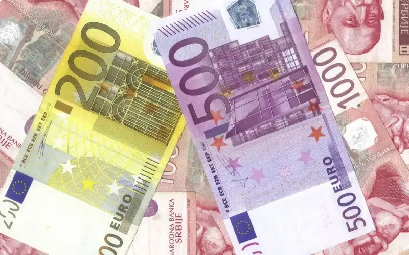 Prosečna plata u Srbiji do kraja godine 1.200 evra