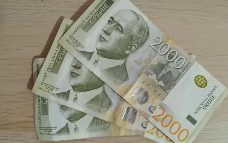 Punoletni građani dobijaju po 6.000 dinara: Prijave kreću u ponoć