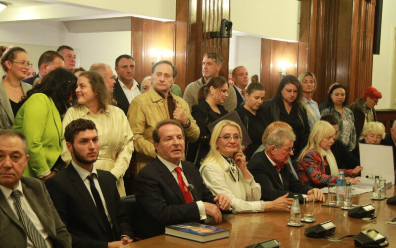 RIK traži hitnu proveru potpisa za listu Bogoljuba Karića