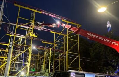 Rolerkoster stao u Beču: Pet osoba satima čekalo spasavanje