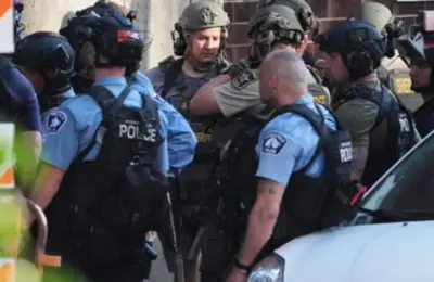 SAD: Pucnjava u zgradi, troje poginulo – Među ranjenima tri policajca