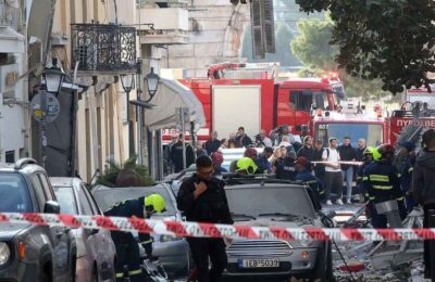Snažna eksplozija potresla Atinu: Srušila se zgrada, traga se za pet osoba