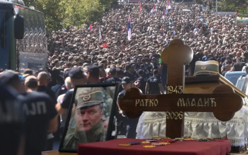 Srbija ispratila svog generala: Hiljade ljudi poručile – heroji ne umiru