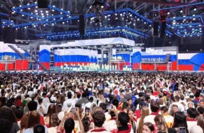 Srbija na Uralu pokazala snagu neutralnosti: Mladi čuvaju most između Evrope i Rusije