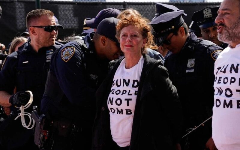 Suzan Sarandon privedena na protestu ispred sedišta UN u Njujorku