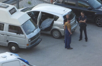 Telo muškarca pronađeno u automobilu auto-salona u Austriji