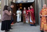 “Upoznajte srpsko stradanje“ u Čikagu: Kamioni prošli gradom i bili izloženi ispred Sabornog hrama