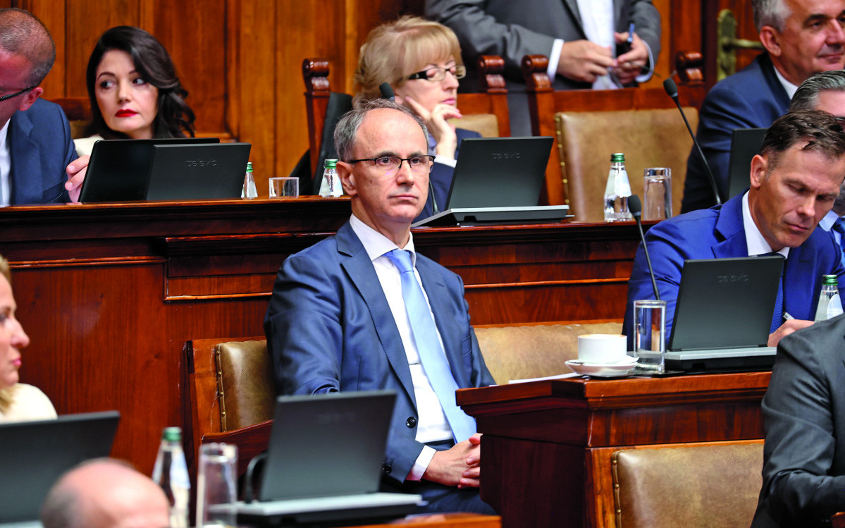 Šahovske kombinacije srpske politike: Macut je preživeo, očekuje se da sad sam zatraži svoju 