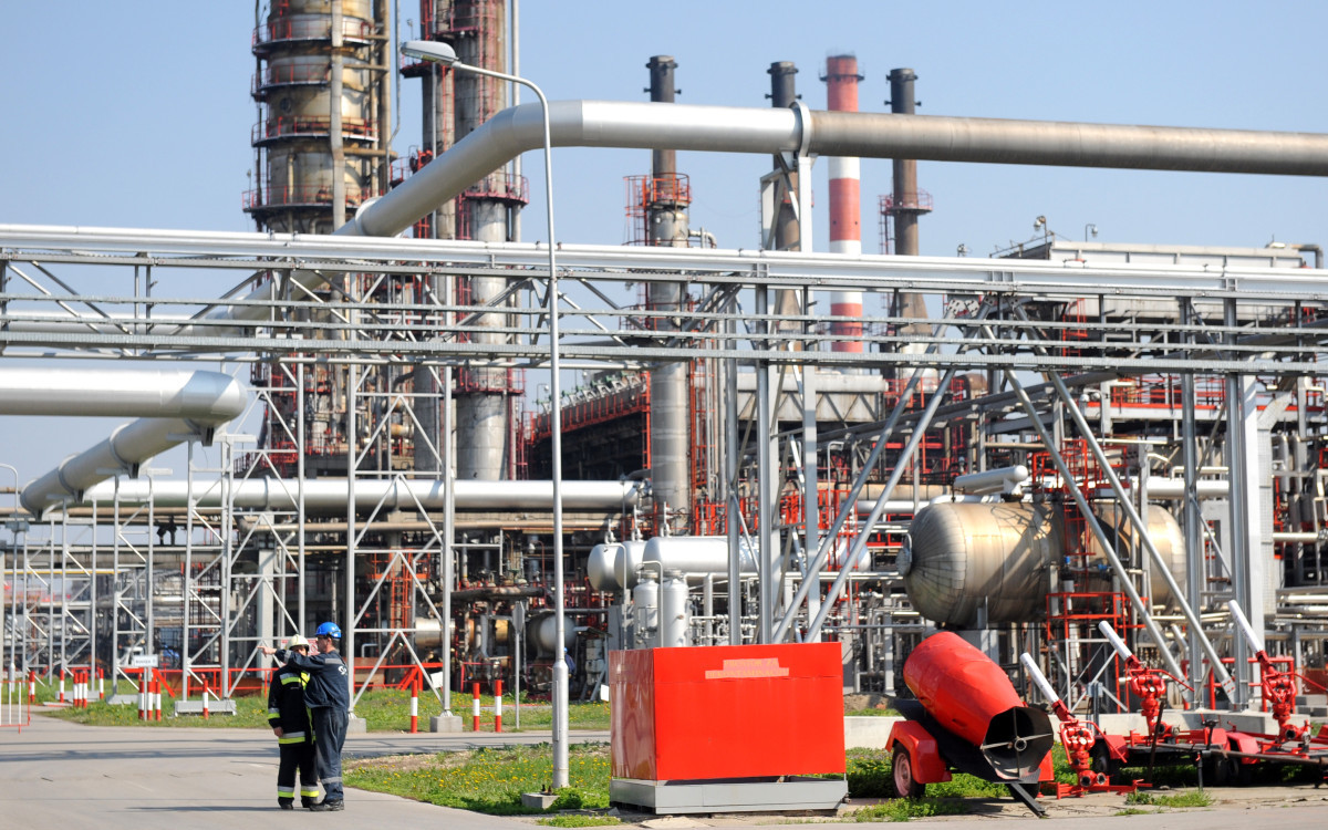 Nafta nastavlja da poskupljuje: Brent blizu 107 dolara po barelu