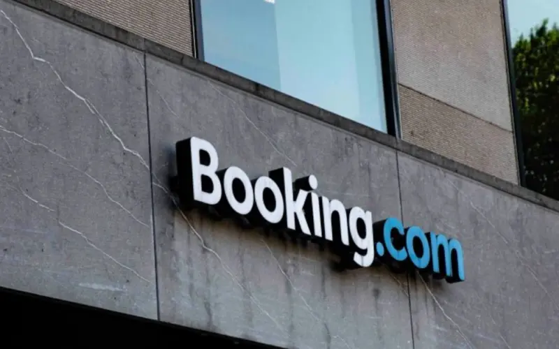 „Booking” pod sve većim pritiskom: Hiljade hotelijera traže odštetu