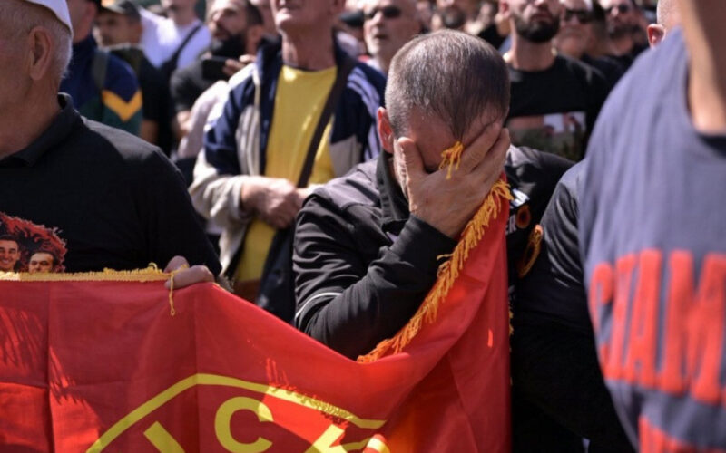Na aerodromu u Prištini protest pristalica tzv. OVK pred dolazak Ursule fon der Lajen