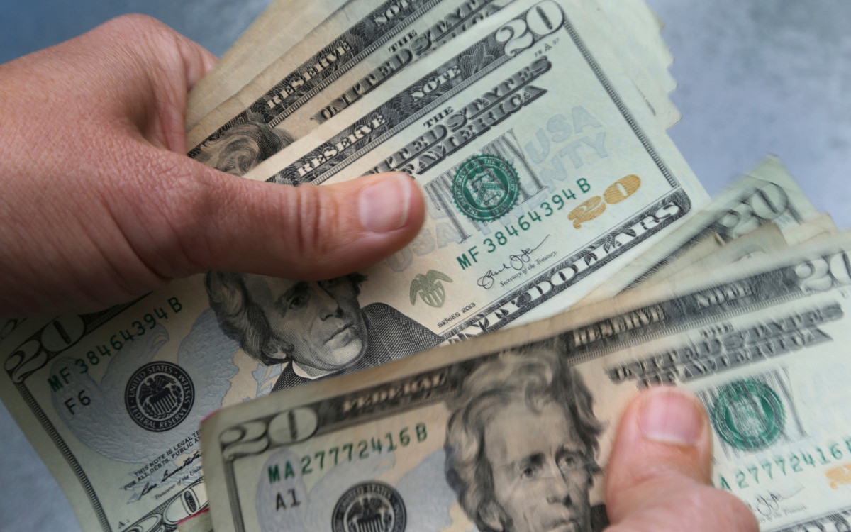 Dolar blizu najvišeg nivoa u poslednjih 18 meseci