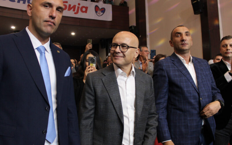 Kampanja sa plakatima koji vređaju Vučića i Šapića ogoljava nemoć opozicije