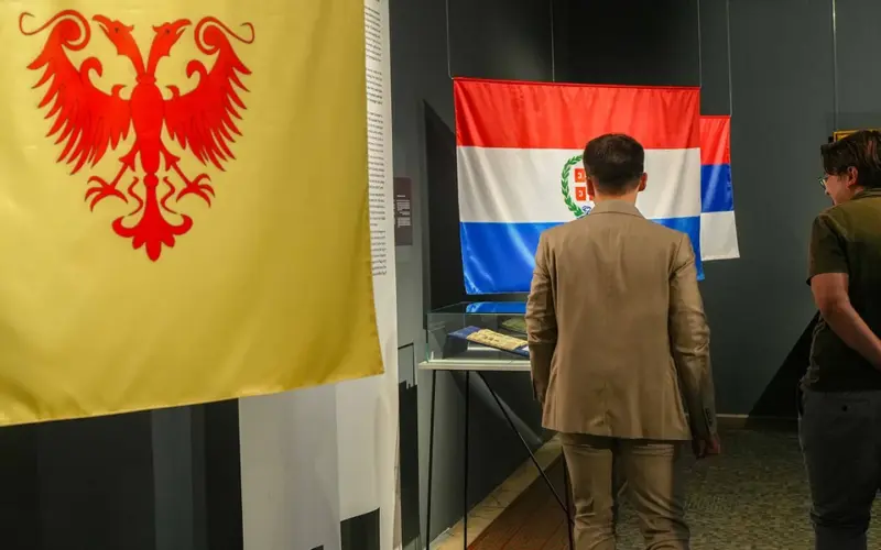 Srpska trobojka kroz vekove: Produžena izložba otkriva značenje njenih simbola