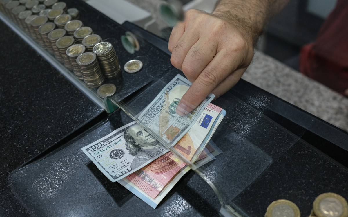 Evro na najnižem nivou u odnosu na dolar za poslednjih 16 meseci