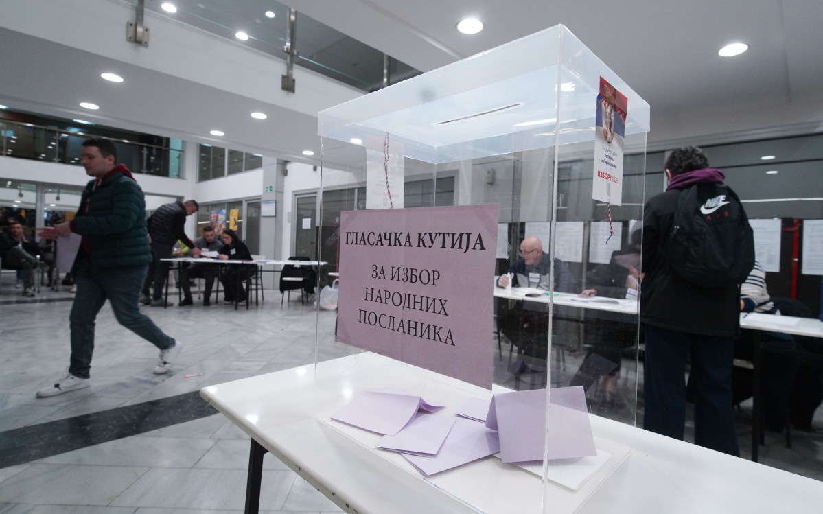 Srbija bira novi parlament: Za 250 poslaničkih mesta nadmeće se 18 lista, više od 6,45 miliona birača