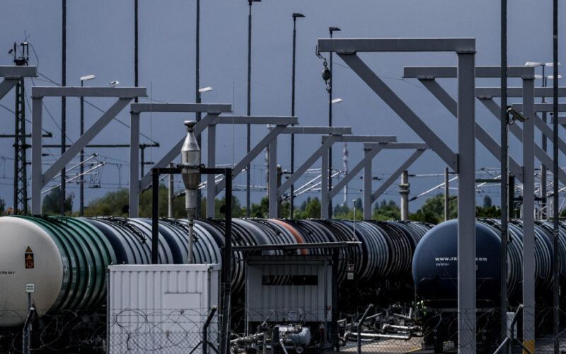 Evropske berze u crvenom, nafta i gas poskupljuju, dok se čeka odluka o kamatnim stopama u