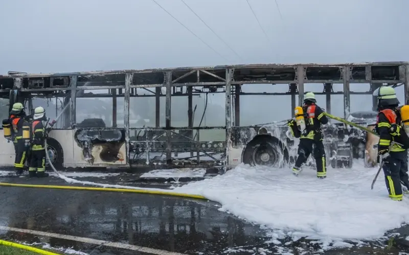 Autobus pun đaka izgoreo u Nemačkoj: Evakuisano više od 30 učenika