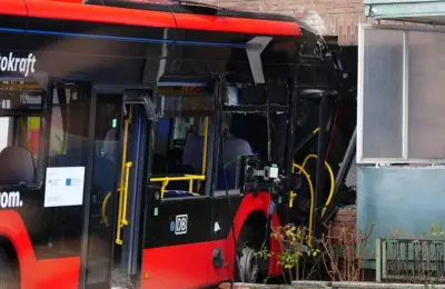 Autobus pun dece udario u kuću u Nemačkoj: Povređeno 14 osoba