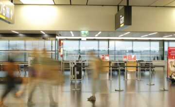 Bolesnoj radnici otkaz na kućnu adresu: Stotine zaposlenih na Aerodromu u Beču strepe