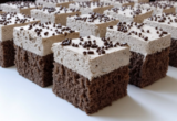 Čokoladne kocke: Sočan kolač s kremastim filom