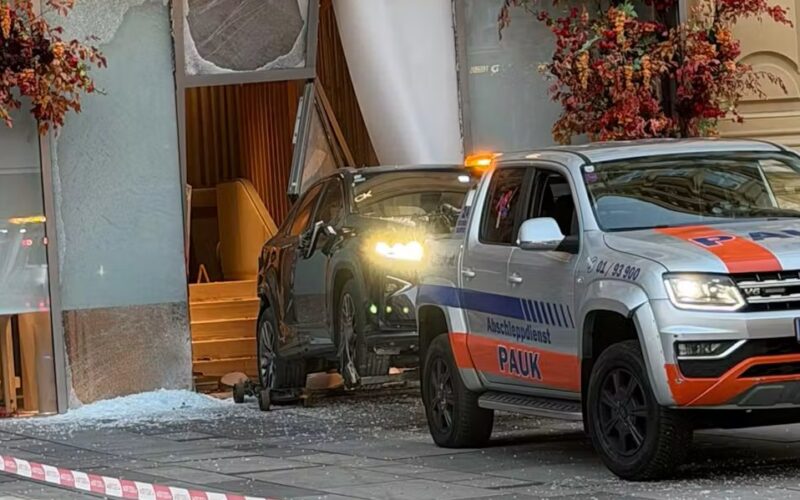 Filmska pljačka u centru Beča: Automobilom upali u luksuznu juvelirnicu