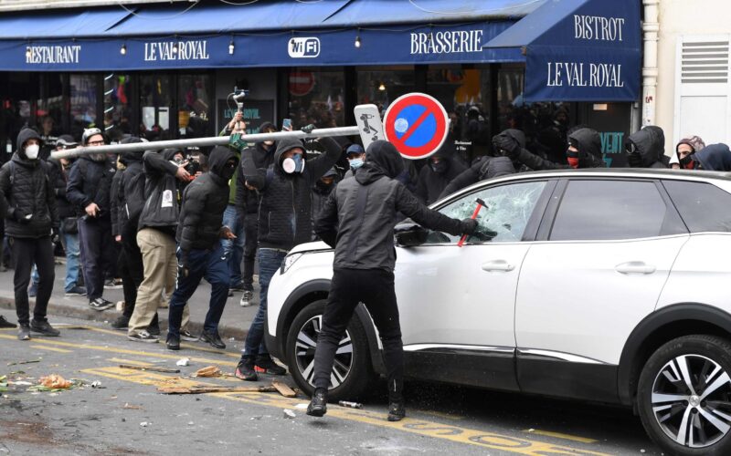 Francuska pod opsadom pred nove proteste: Na ulice izlazi 70.000 policajaca