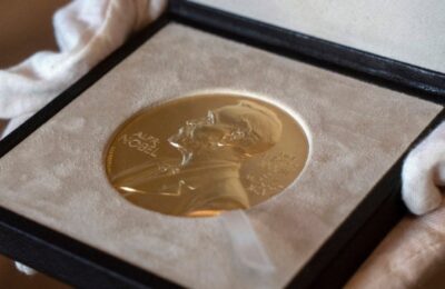 Frensisu Halzenu Nobel za fiziku: U antarktičkom ledu pronašao kosmičke tragove
