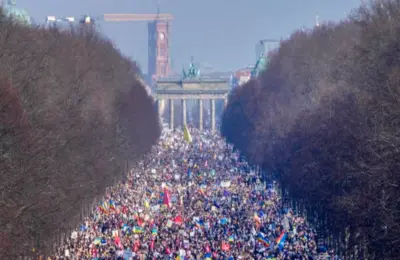 Ko šalje mlade na ulice Berlina? Aktivisti otišli, nejasno ko vodi protest