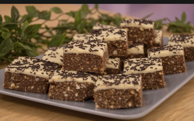 Lešnik kocke sa dve vrste čokolade: Jednostavan kolač za svaku priliku