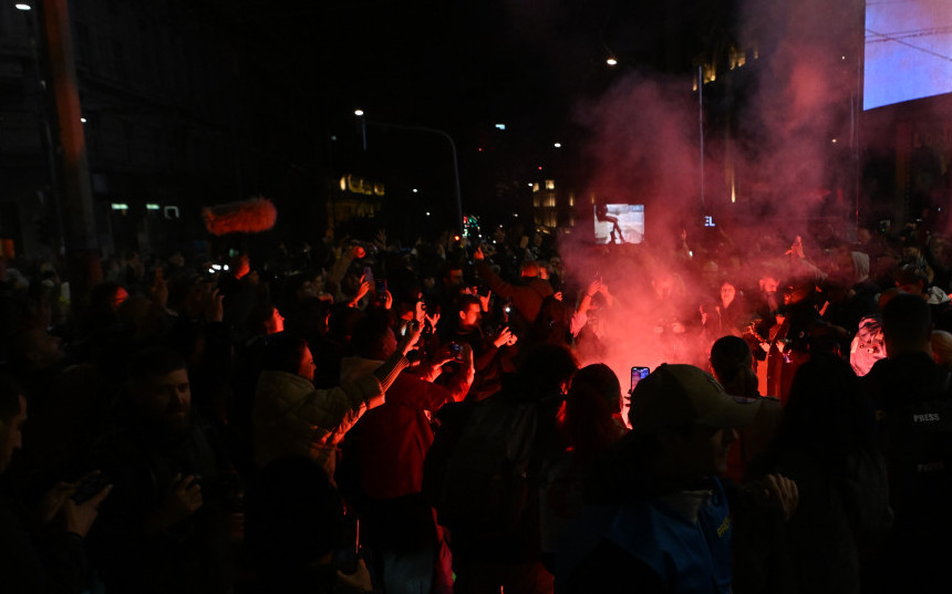 Sukobi ispred medijskih kuća: Upad u Informer, okupljanja pred Pinkom i RTS-om
