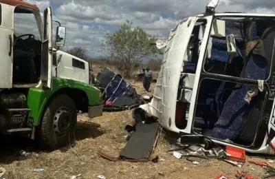 Najmanje 22 poginulih u Keniji: Autobus udario u kamion, više osoba povređeno