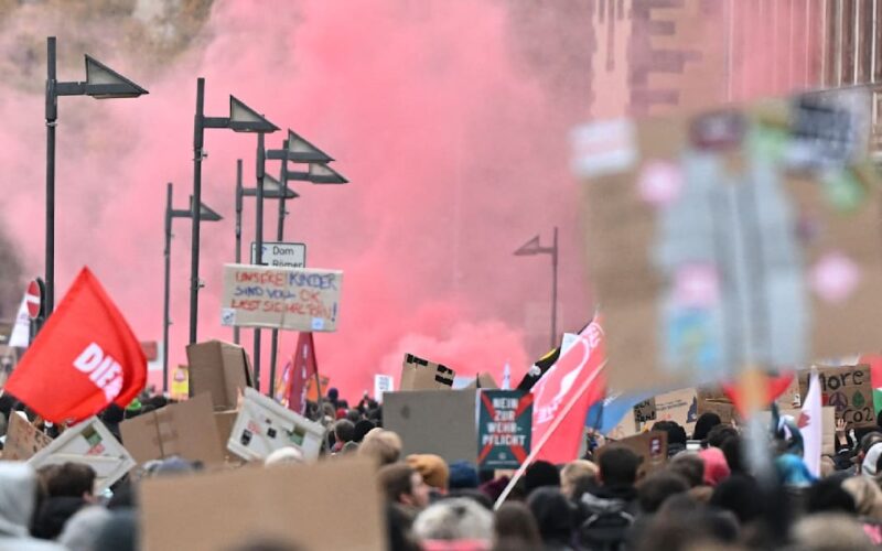 Napetost u Frankfurtu: Policija zaustavljala protestnu kolonu