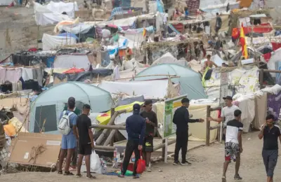 Oklopnjaci na plaži u Seuti: Španija prazni kamp sa 3.000 migranata