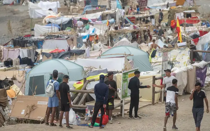 Oklopnjaci na plaži u Seuti: Španija prazni kamp sa 3.000 migranata