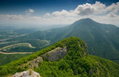 Ovčarsko-kablarska klisura: Deset manastira, retke biljke i priroda koja oduzima dah